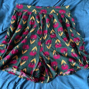 Modcloth retro flower elastic waist shorts w/ pockets, women's size medium